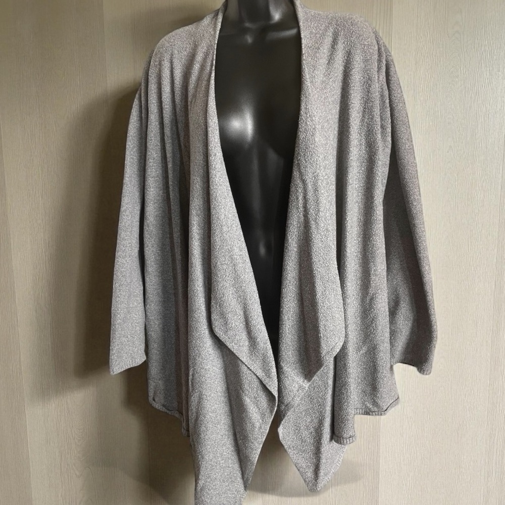 Barefoot Dreams Women's Soft Gray Open Front Poncho. @aburger3